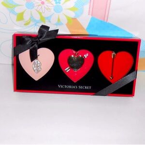 NWT Victoria's Secret Limited Edition Gold Tone Heart Cupid Arrow Lips & Chain